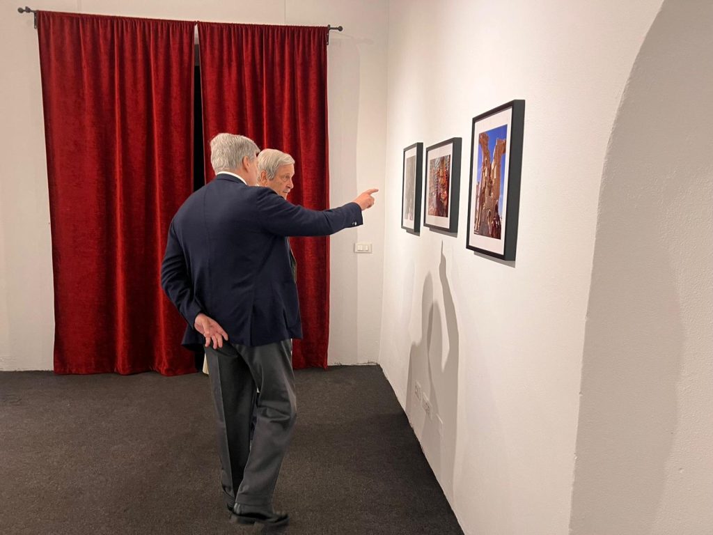 ee635bba-d2d8-49be-ab8d-28415db80fe1